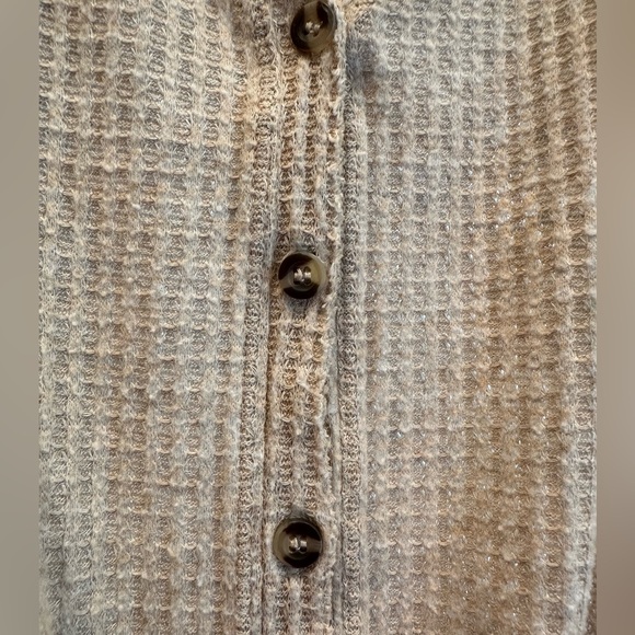 Urban outfitters tie knot waffle knit blouse V neck with tortoise buttons. - Picture 8 of 12